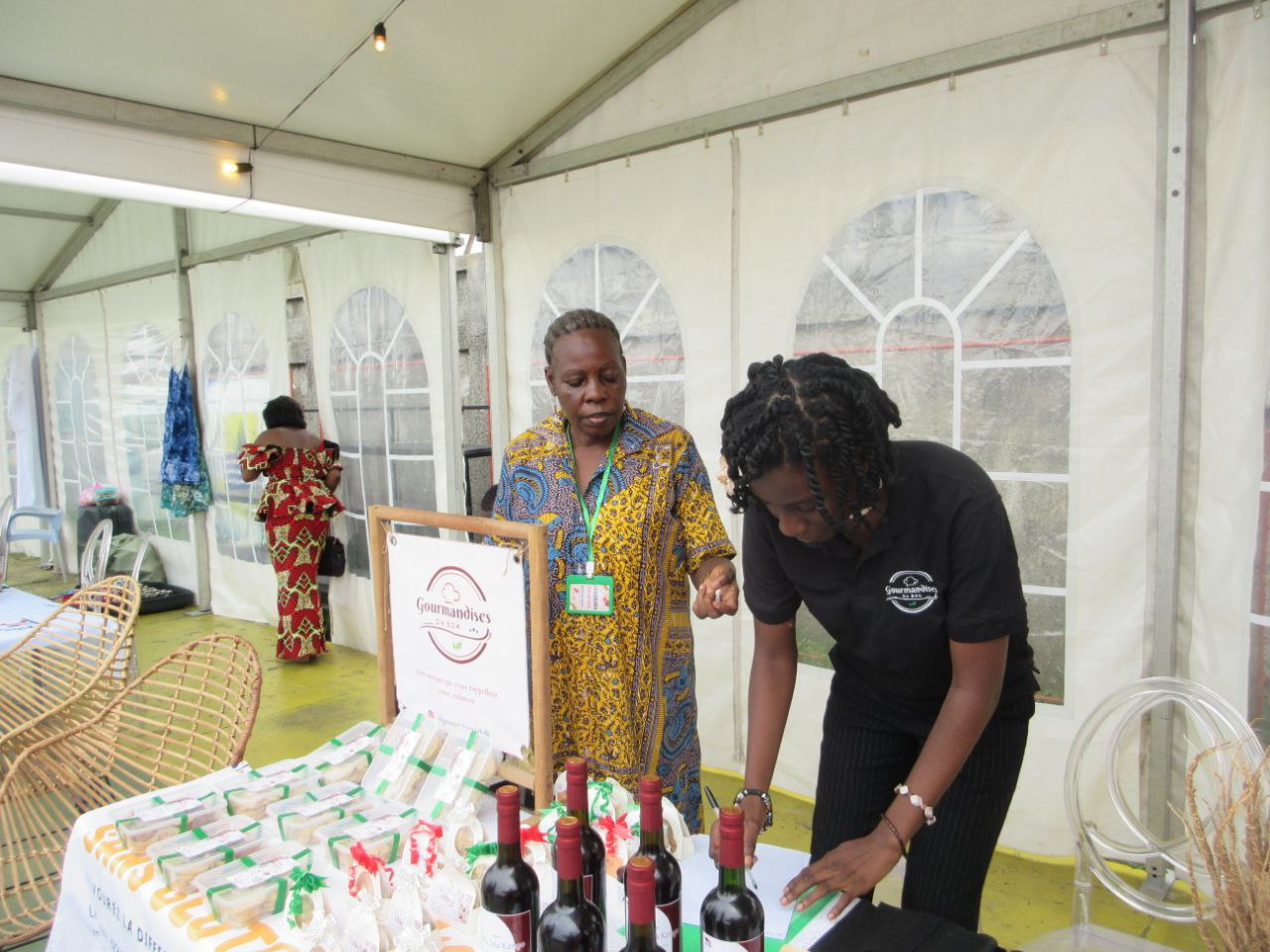 Gourmandises de BDK au Marché de Noël de Pointe-Noire : Une expérience festive et savoureuse.